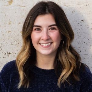 Meet your Posher, Chloe 🌸